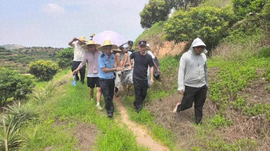 广东，73岁范老伯清晨出门走丢，整整四天三夜找不到人，150人组队翻遍大山，最后