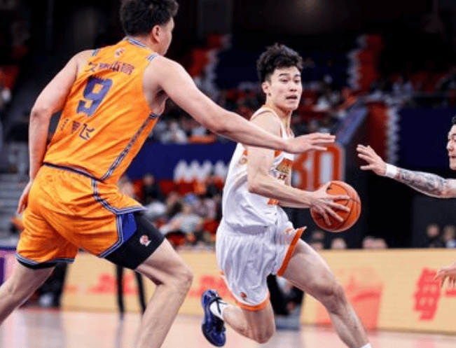 CBA潜力赛：马国栋8分&闫鹏飞6分，江苏19-17战胜上海