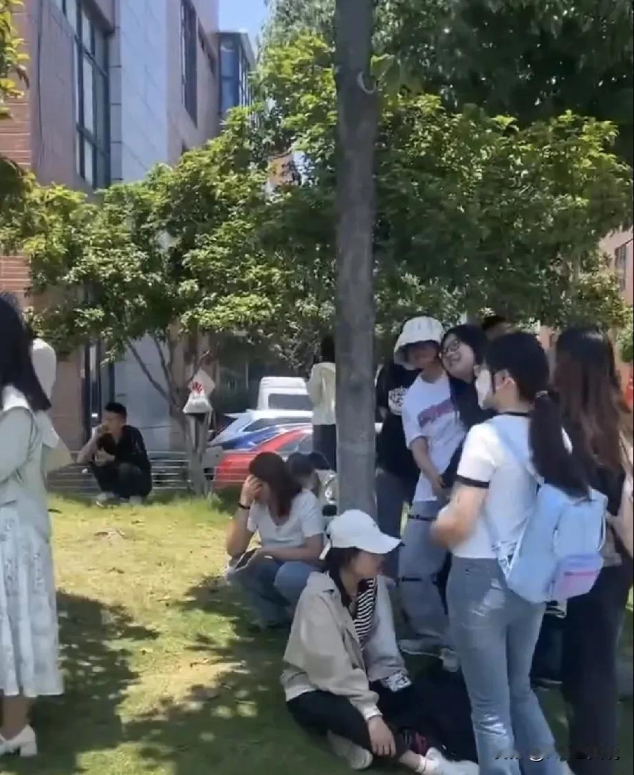 今天约了一个39岁的候选人来面试薪酬主管，人家之前的岗位是hr高级经理，在面试中