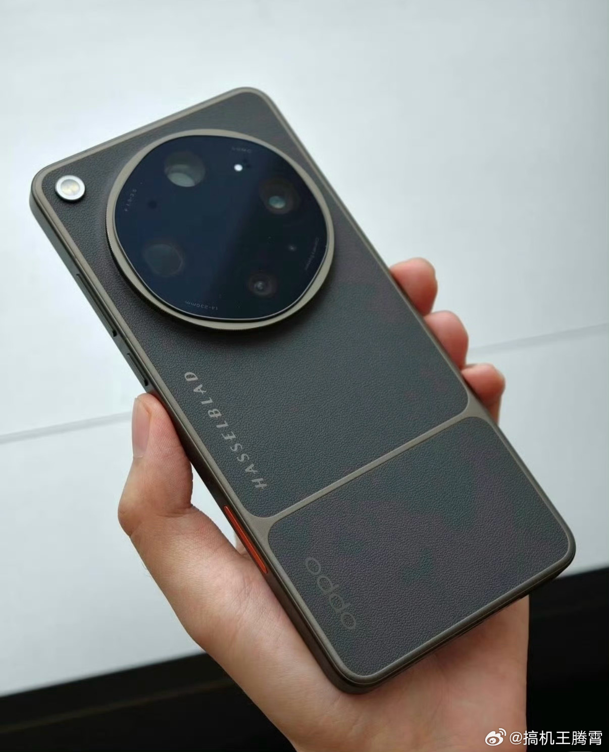 讲道理，OPPO Find X9 Ultra这外观我感觉可以啊，哈苏感很强，金属