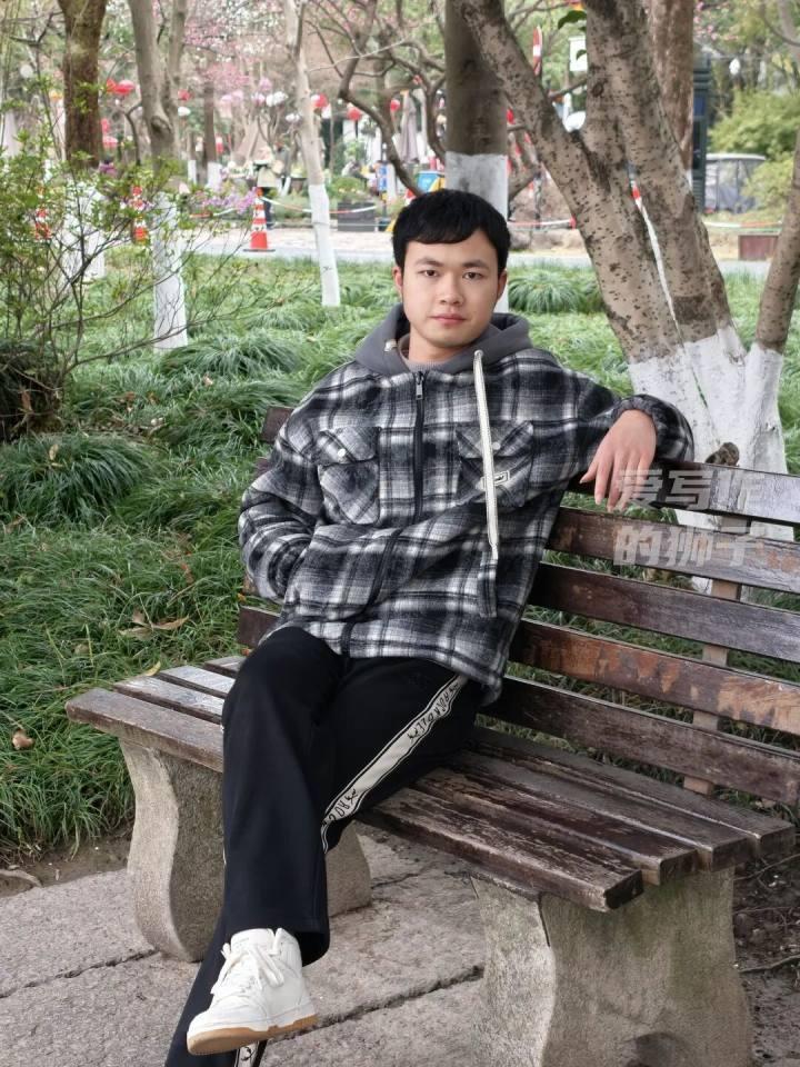 693分考上北大却毅然复读，今年714分冲进顶级图灵班。见过努力的学霸，却少见这