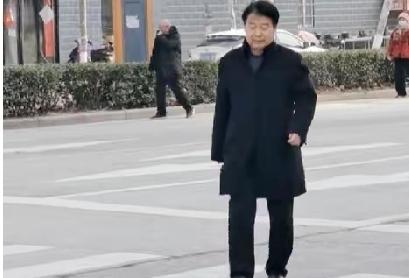 老郭也应该含笑九泉之下了，虽然他老年丧子。但这一生也值了，他有一个爱他的养子。他