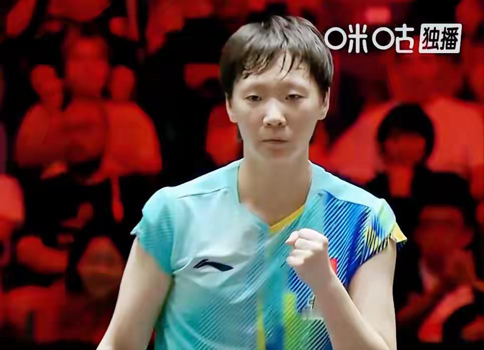 【王曼昱 11-7拿下第二局，大比分1-1】申裕斌依旧全程凶搏、近台快撕，正手大