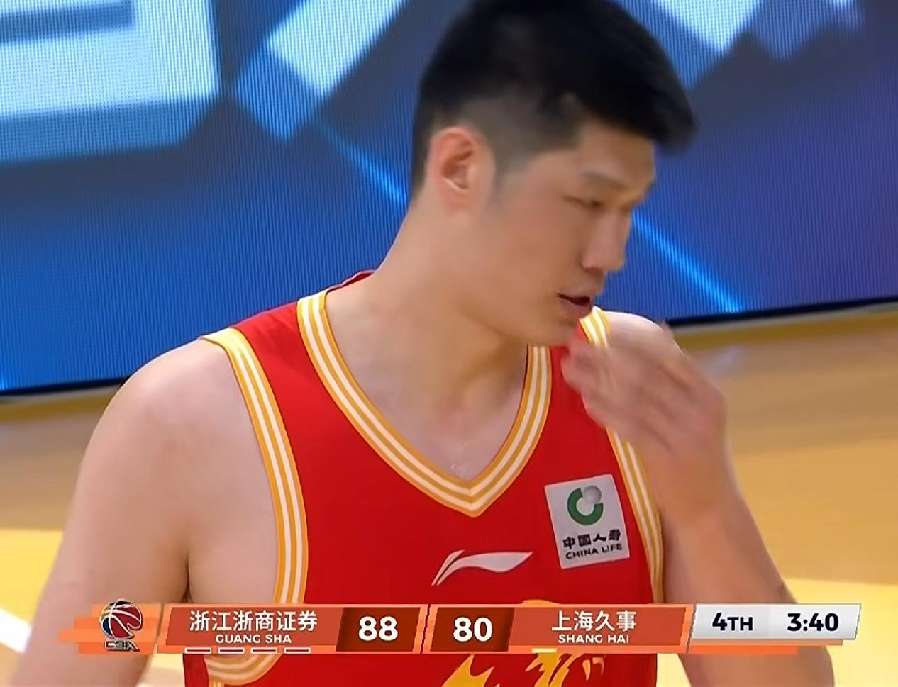 总决赛第五场，赛前新闻发布会上，卢伟和王博都表示，为了出奇制胜，会在首发阵容上做