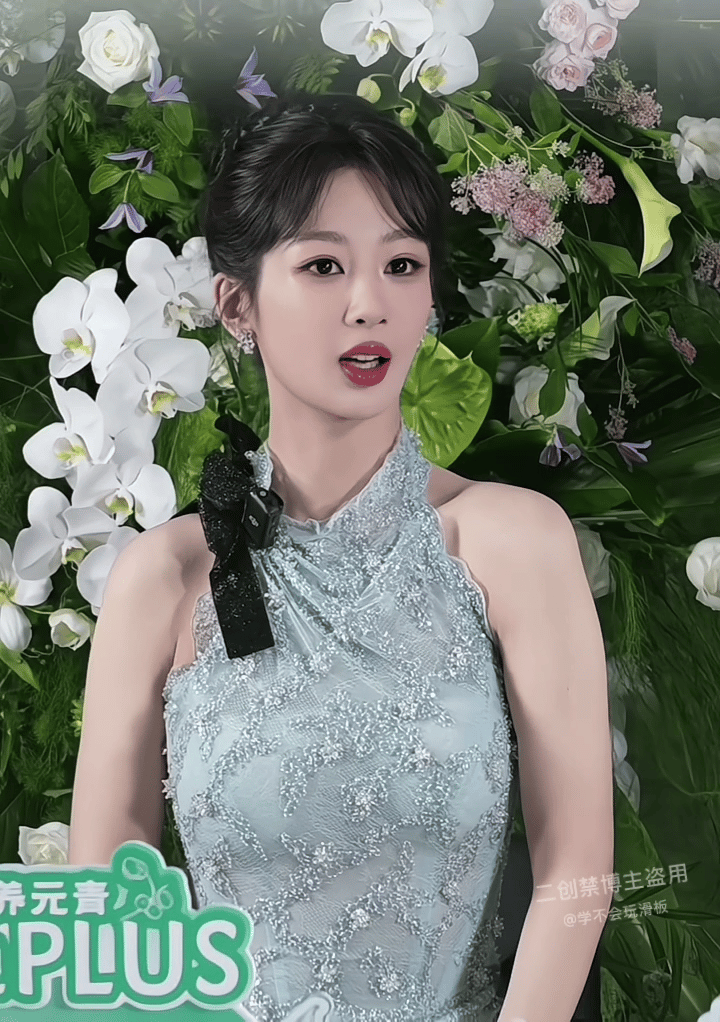 杨紫直播状态，在直播谈到生命树，杨紫说白菊像是高原上奔跑野蛮生长的藏羚羊。杨紫[