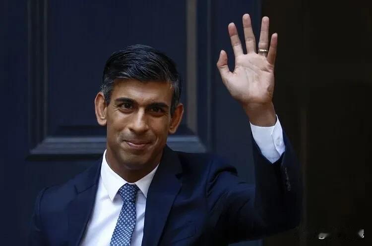 英国首相里希·苏纳克，已经到达基辅开始对乌克兰进行访问。他将宣布向乌克兰提供25