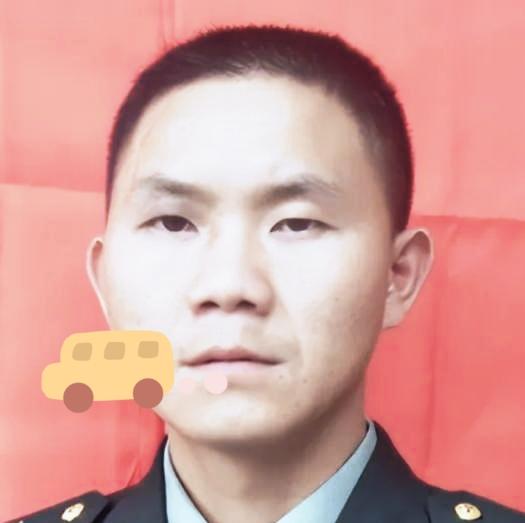 ​​2001年1月24日深夜，大巴山深处的铁轨在严寒中发出刺耳的摩擦声。K135