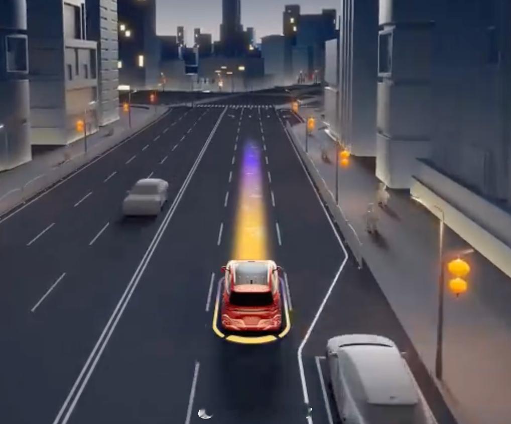 智驾返乡排面拉满 返程路上智能驾驶的大戏上演了不知道各位能不能看到高速上的蓝灯多