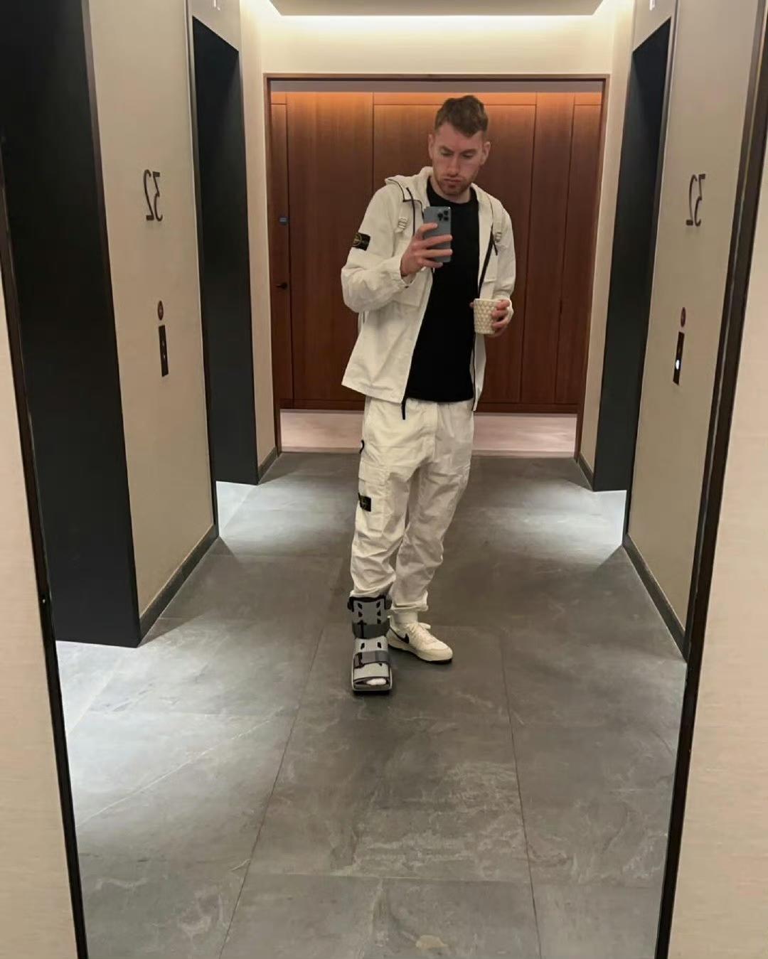 弗兰克确认，乌多吉腿筋拉伤，伤停四周起。库卢伤情罕见，本赛季都不一定能复出。坦白