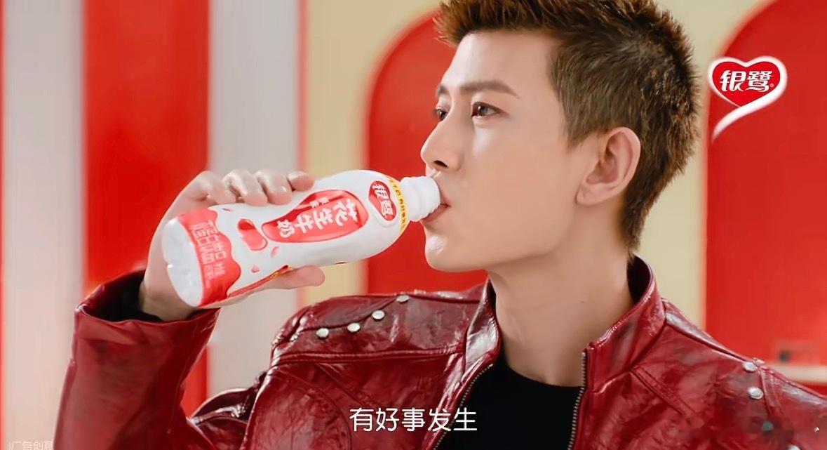 任嘉伦喊你喝银鹭接好事喝银鹭花生牛奶有好事发生  好久没喝过饮料了，今天去超市，