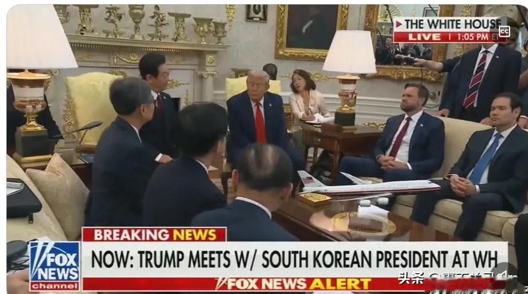 李在明白宫对特朗普极尽恭维——
他称赞白宫椭圆形办公室的新装潢明亮美观展现“美国