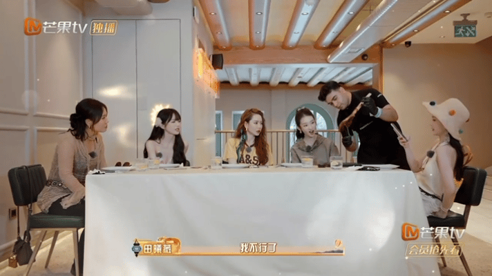 张艺凡辟谣录节目吃不饱睡不暖 谁还在误会张艺凡她们录节目处境？她直接辟谣说大家超