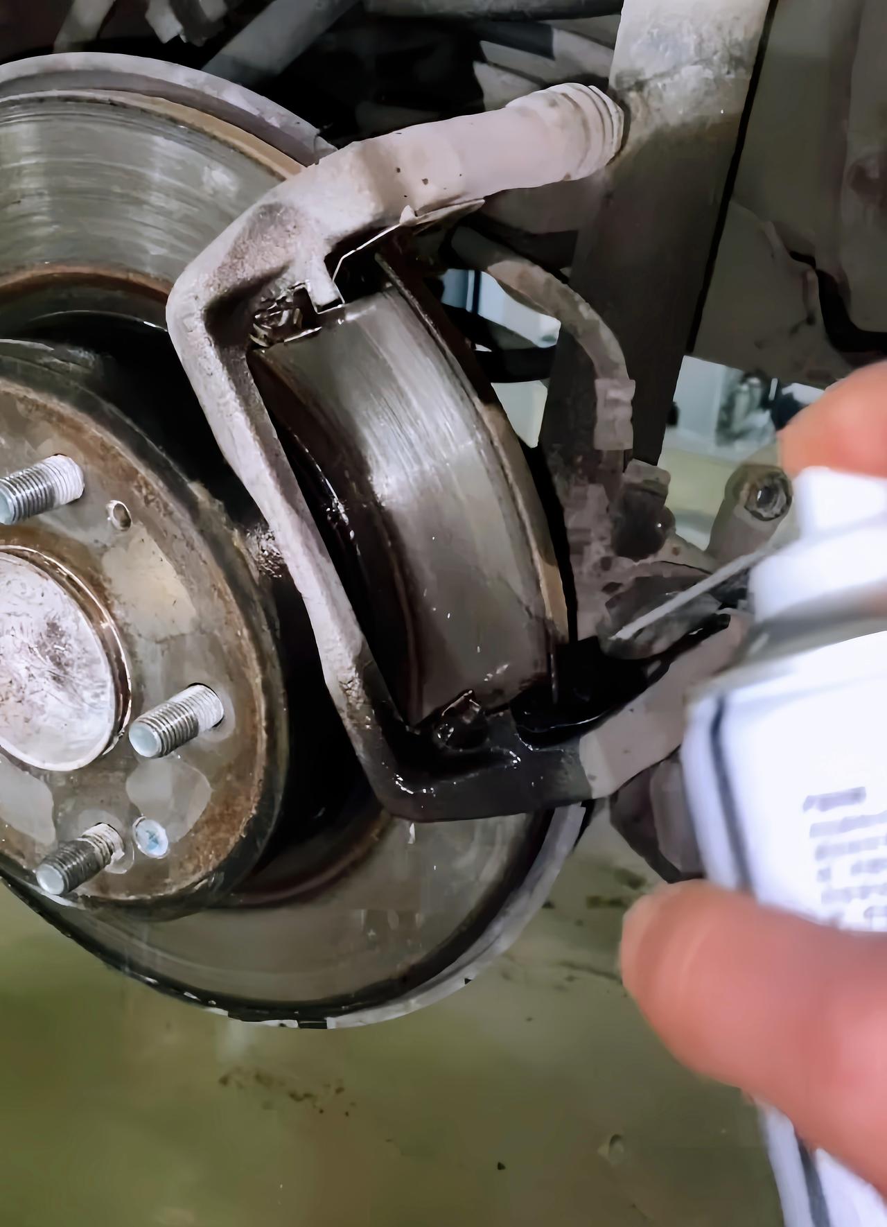 🛠️我觉得刹车系统该重视，但不该过度保养。店里一说“磨损严重”，很多新手就慌了