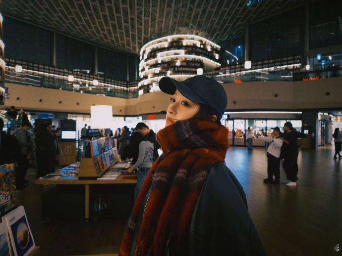 关晓彤库存六宫格 关晓彤库存六宫格，晓彤送来库存随拍，我狠狠收藏一些拍照模版~ 