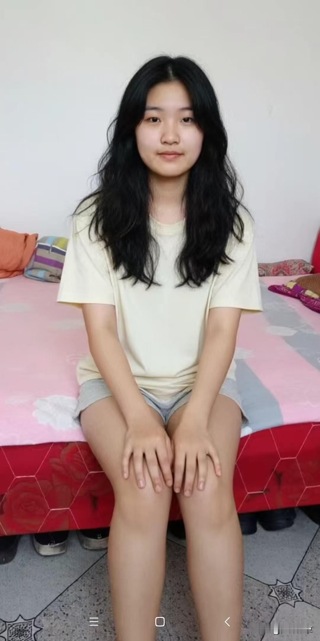 豆包真是太神奇了，任何一个人的床上，竟然都可以P图一个美丽丰满的女人坐在你的床上