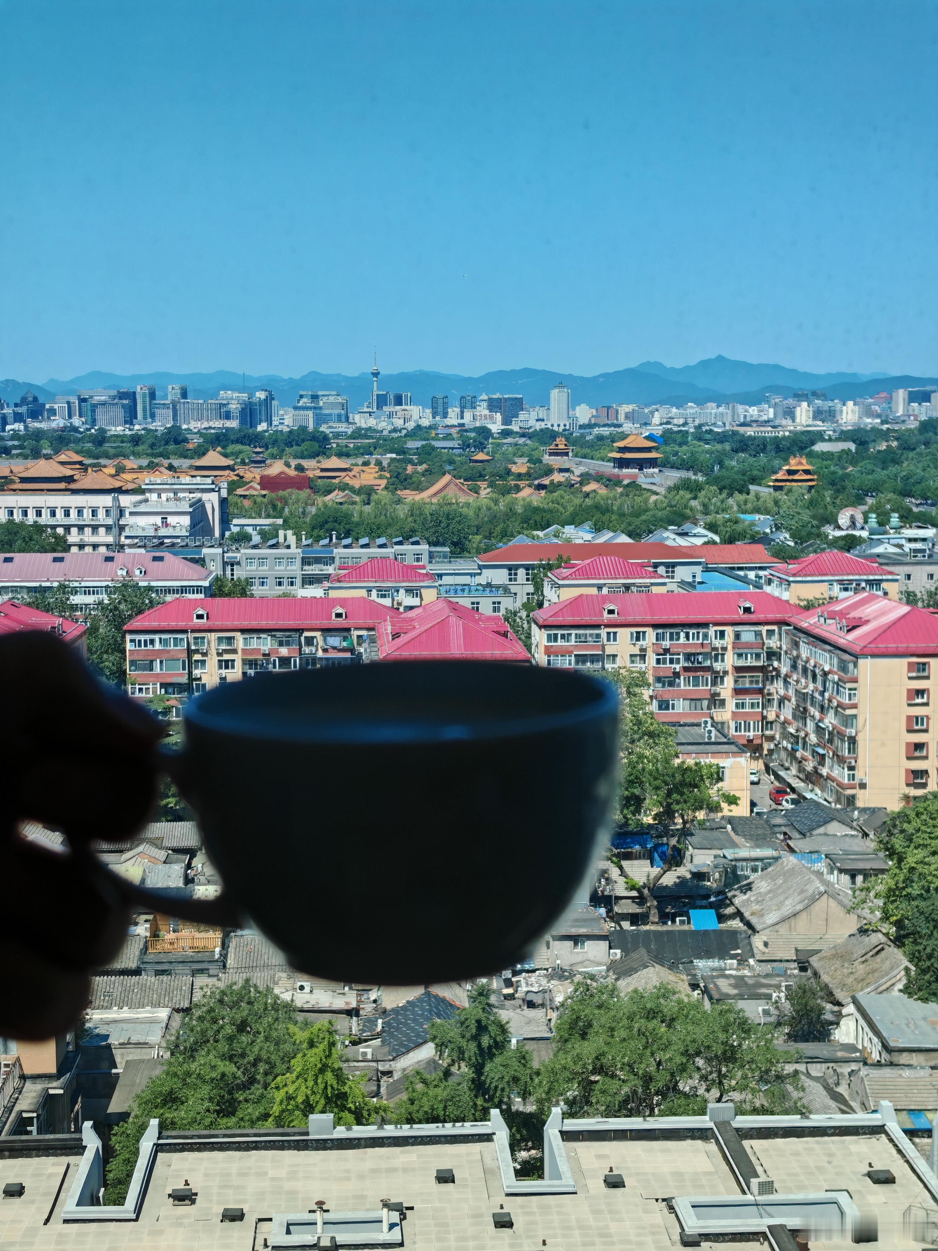牛马的一天，从看着故宫吃个早餐开始。[耶]  ​​​