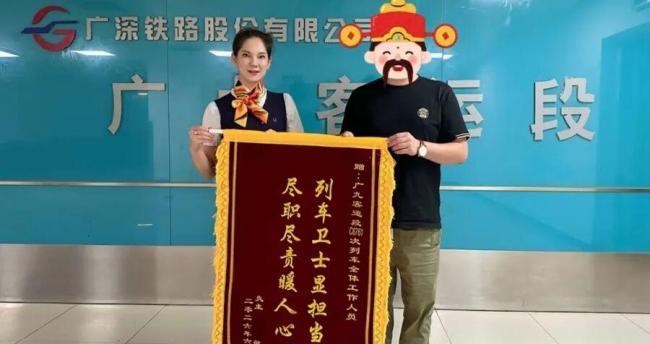 全程捏汗！高铁500万巨款被误拿，铁路全员极速联动，一小时圆满追回。
 （个人观