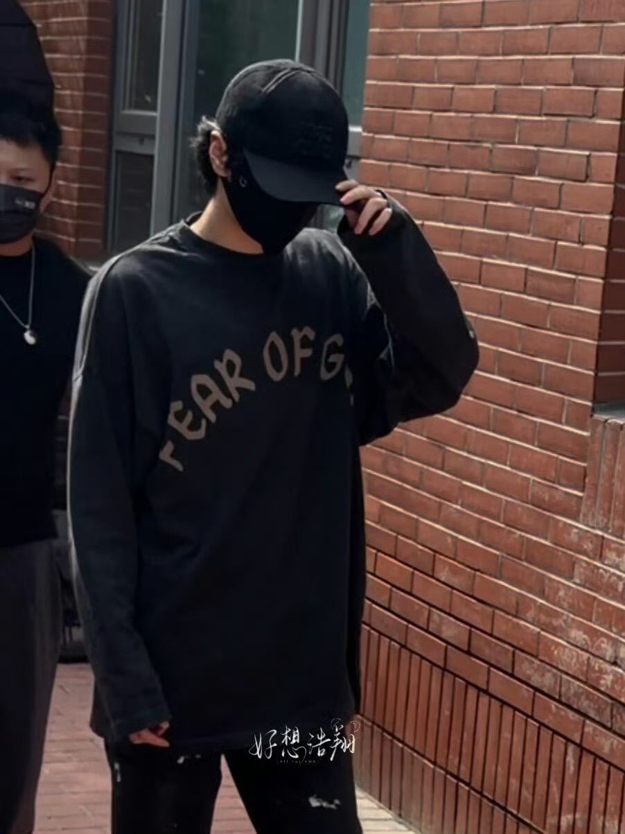 260726严浩翔上班🧢 in miumiu👔 in Fear Of God