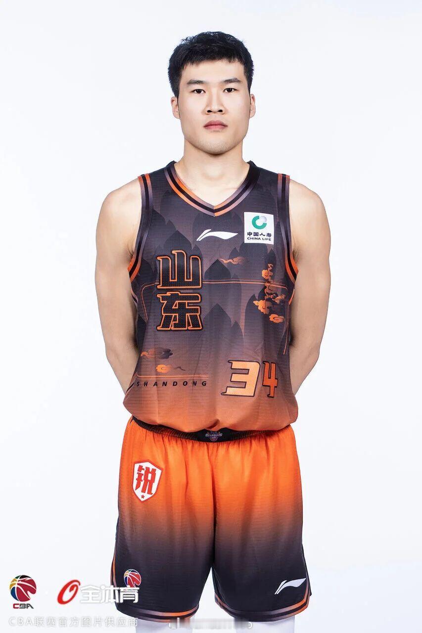 CBA休赛期球员动态🔛山东高速男篮官宣于德豪、孙桐林、米艾力、郑晓垚离队。cb