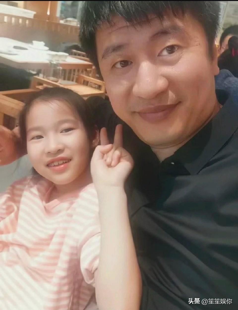 张雪峰当年豪言，要给女儿赚够一生的钱，以为钱就能护她一世安稳。可他拼到身体透支、