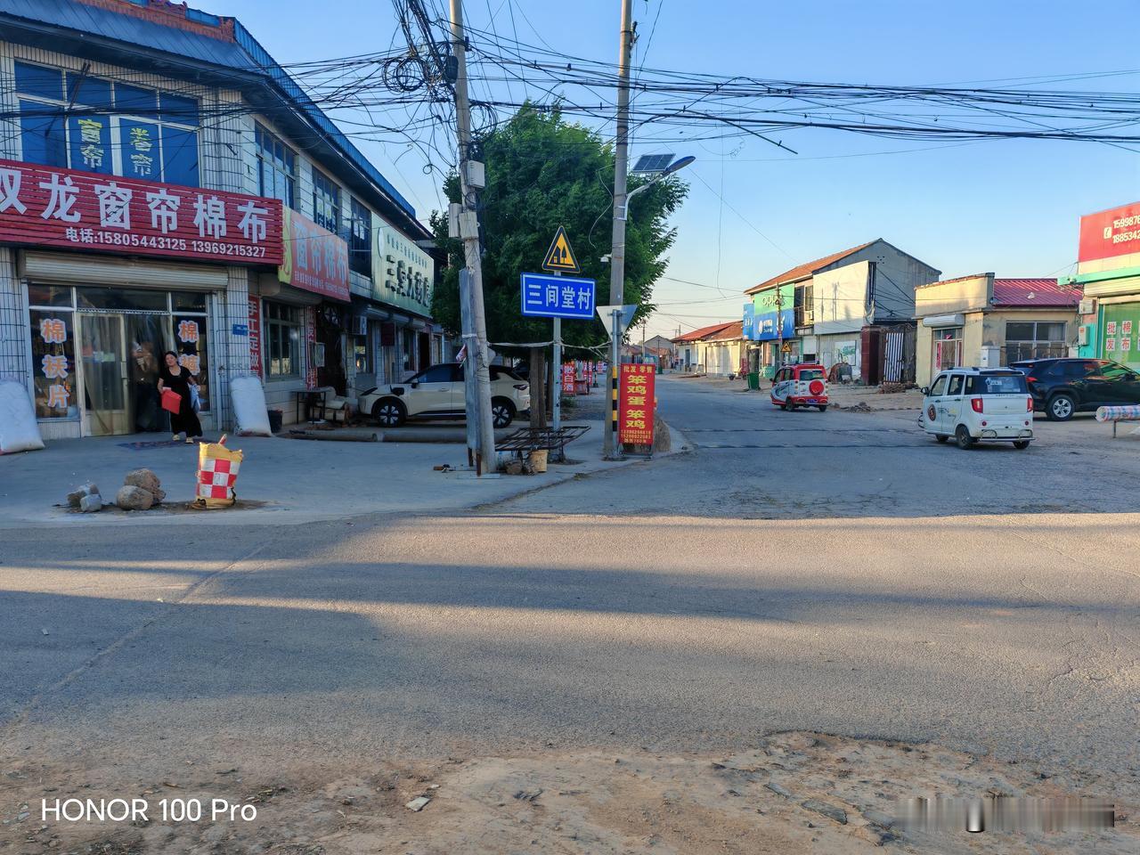 单程四百，四趟一千六，过路费油钱一千八百元左右，五天食宿每人一千五百左右，两人三