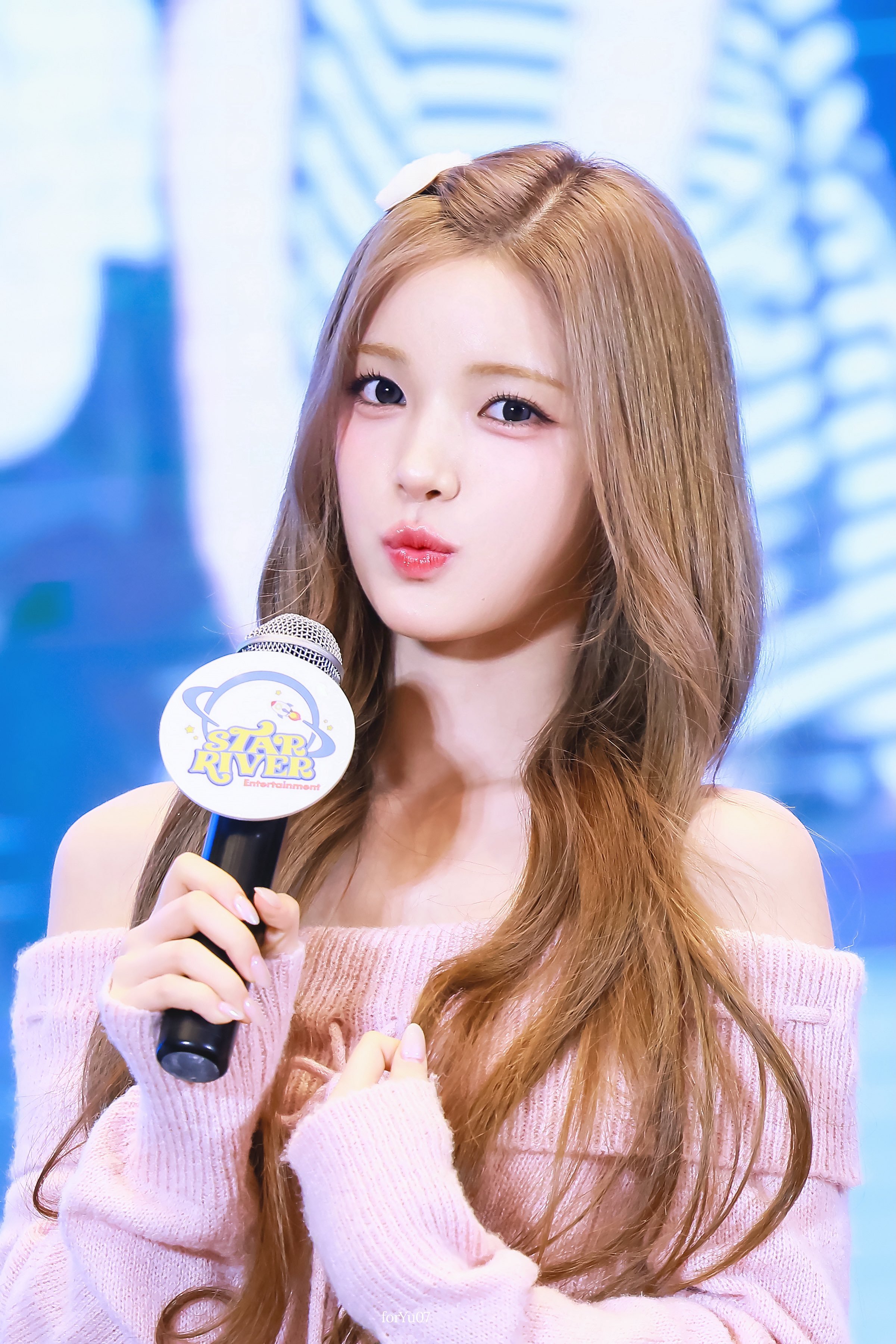 就这样萌萌的看着你.