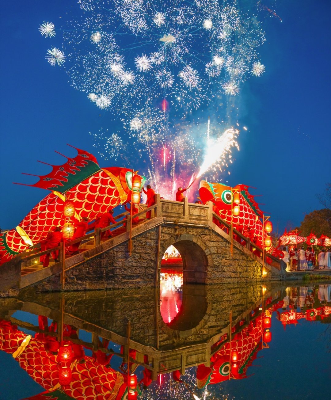 我们这片土地，沉淀了数不清的非遗技艺。过去这些老手艺藏在街巷角落，少有人知晓。如