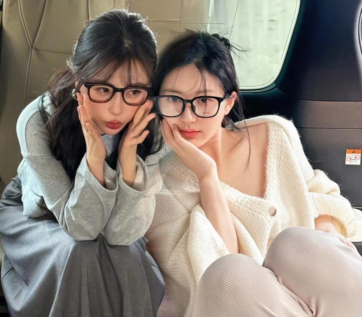 赵露思和虞书欣粉丝现在交流可有意思了！双方话术都一样，1，求关注 2，求回应估计