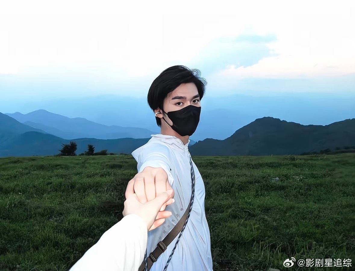 很少见男生这个视角拍照哈哈哈哈果然是霸总星来的～星涵cp心动的信号 ​​​