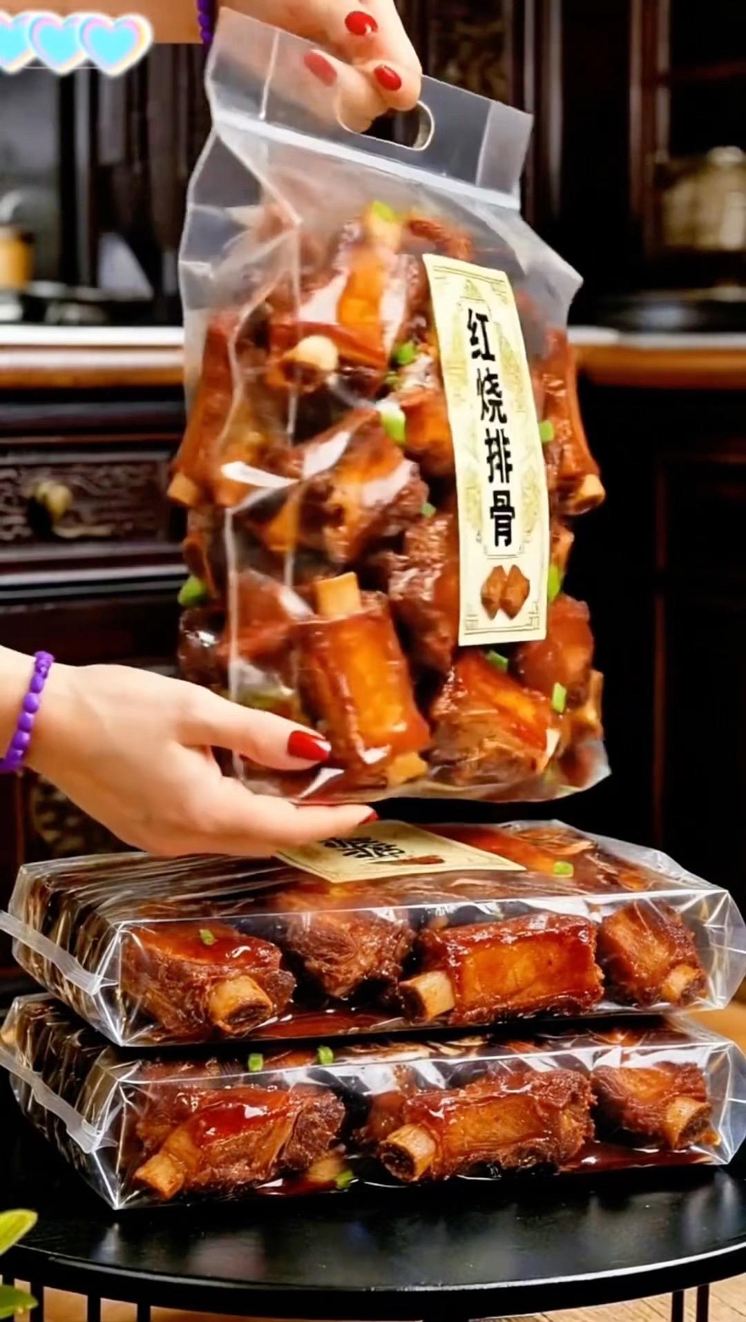 一口就爱上的卤味排骨，肉质软烂入 味，真的太好吃了！