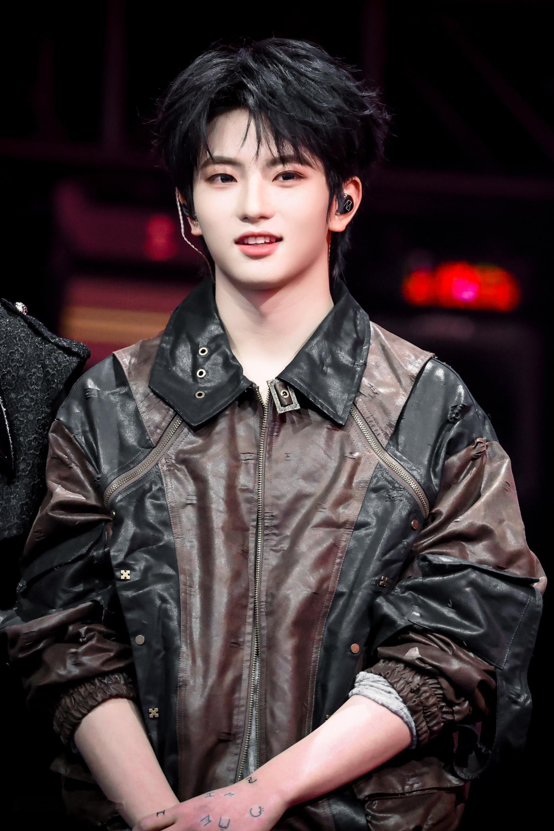 橹穆站姐橹穆站姐拍的王橹杰穆祉丞 