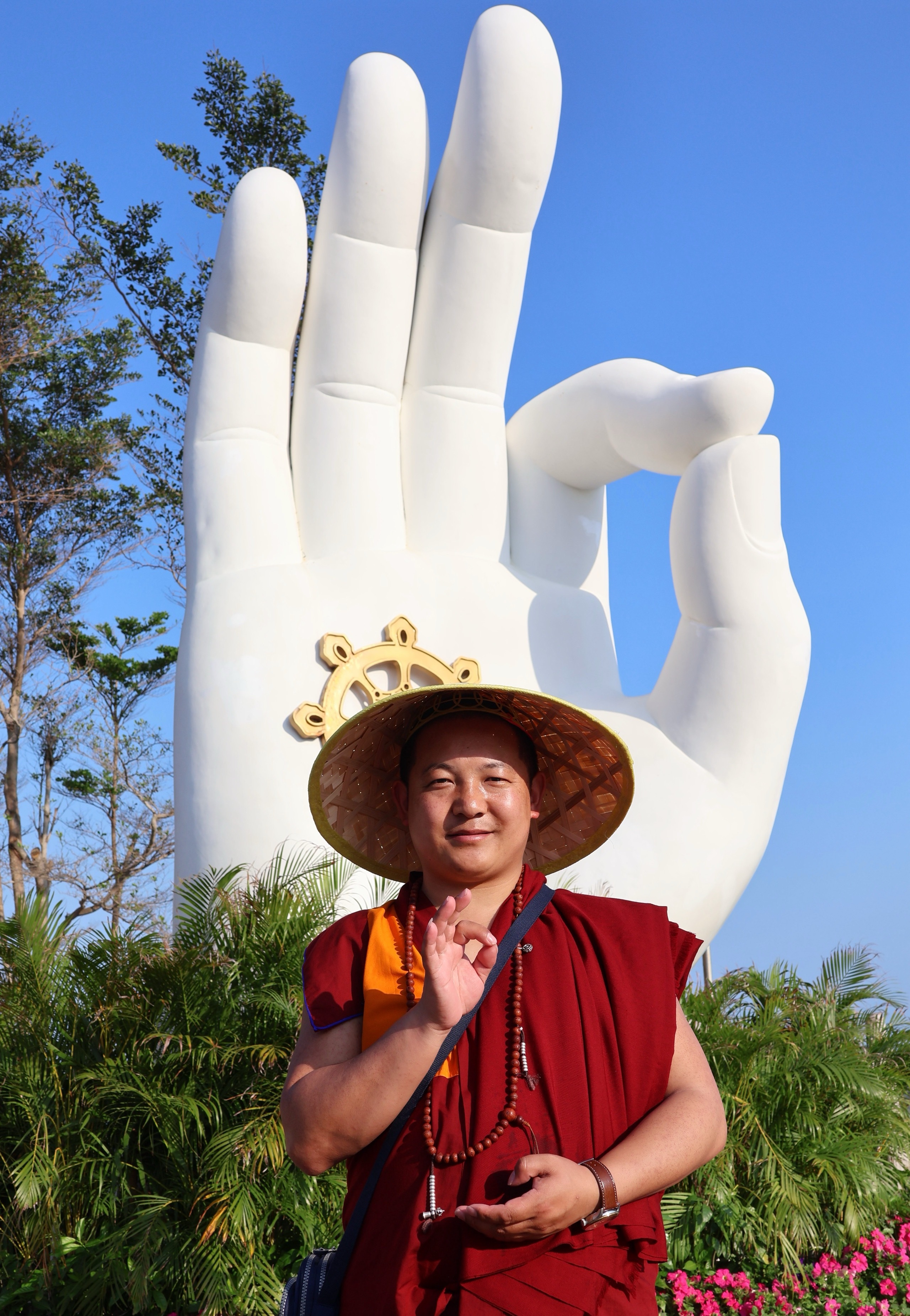 懂得珍惜，才会拥有。人们常常会为失去的而嗟叹，却不会为现在拥有的而感恩，不明白发