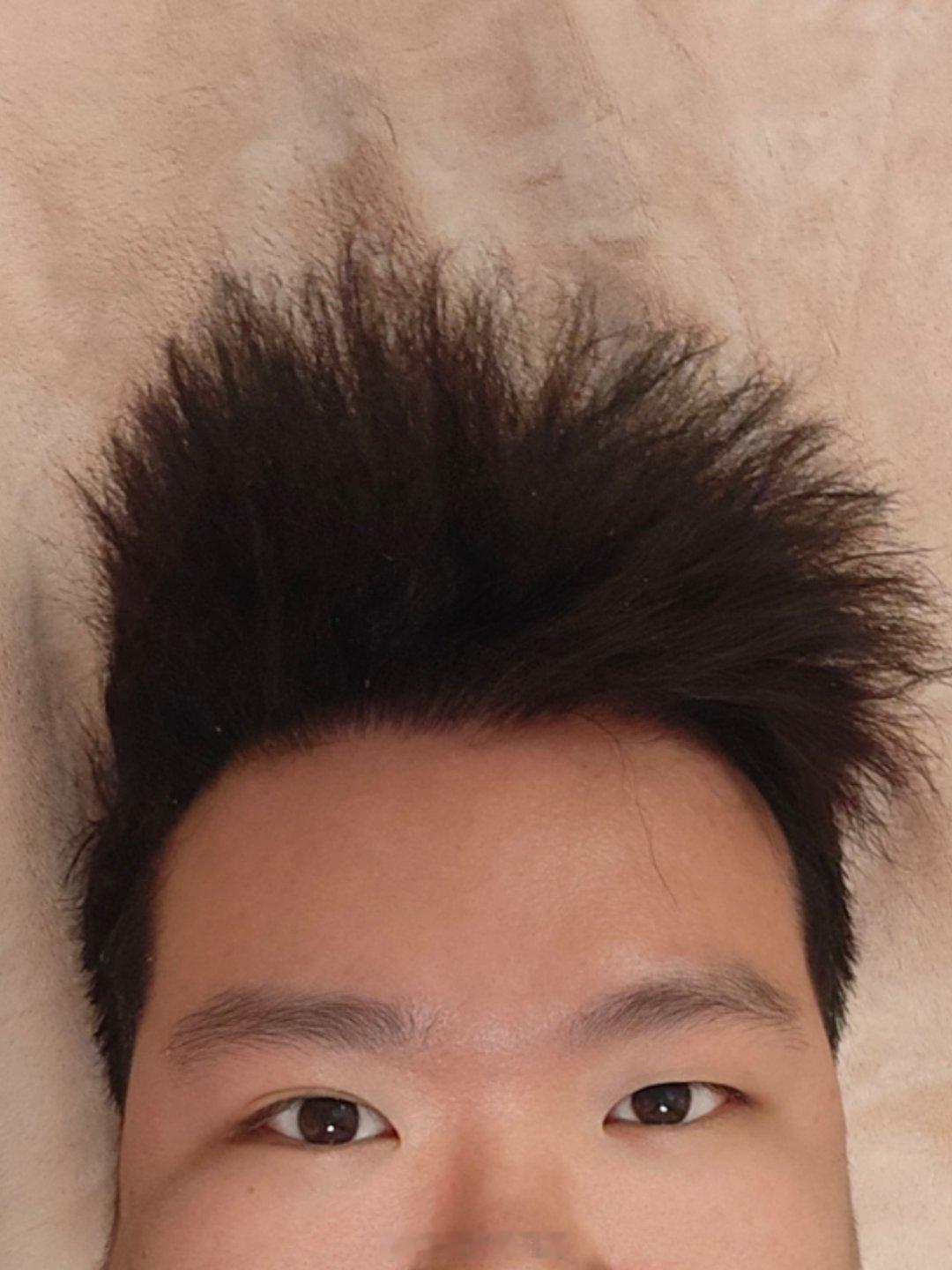 最近这两天的头发我朋友看到了，一脸无语是不是有点太炸了[跪了]看来我还得去修剪一