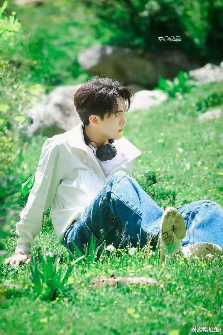 曾舜晞与夏日适配度拉满 曾舜晞杭州活动的生图太能打了，现场人那么多但每张都好看。