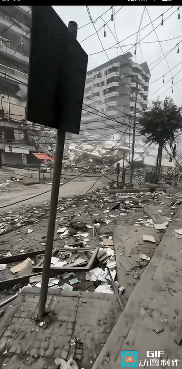 被炸的地方变成了以前废墟，太可怕了！不知道有多少平民遭殃了！

这里是黎巴嫩贝鲁