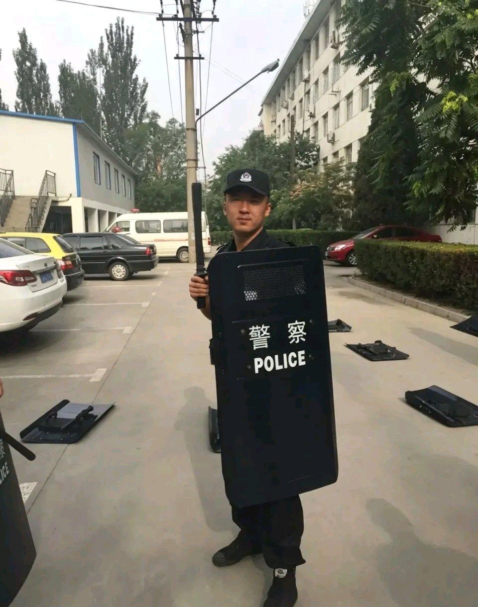 刘大为太牛了！从警15年，硬是从辅警一路干到派出所所长。15年可不是个短时间，这