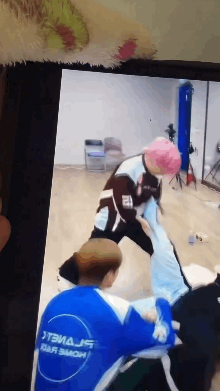 男宝2c组模仿女性分娩 