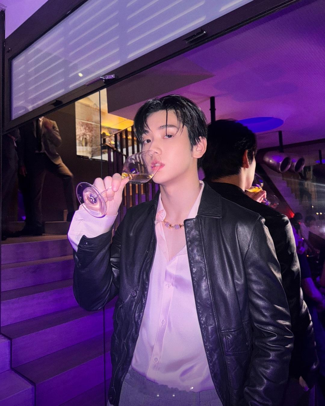 260622 fastpapermag杂志社发了好多page.soobin IG