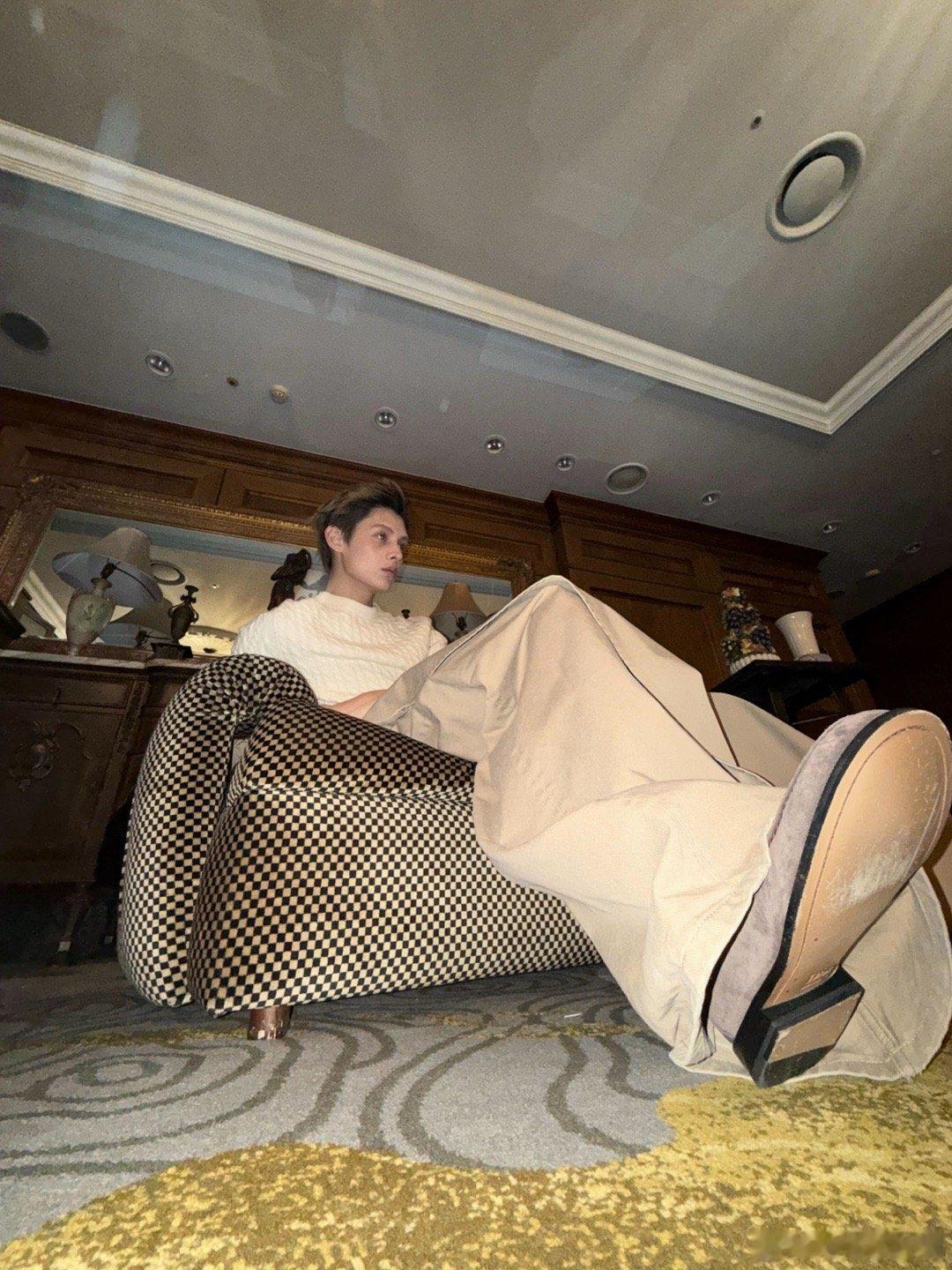 赵雨凡JAMES  🦅赵雨凡全能制作人 📢【𝐂𝐎𝐑𝐓𝐈𝐒亚混神颜