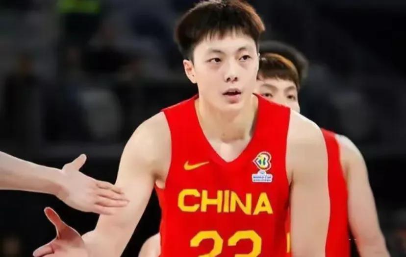 国家男篮瘦身，胡明轩等迎来世界杯最后机会
继程帅澎和杜润旺离队后，有伤在身的曾凡