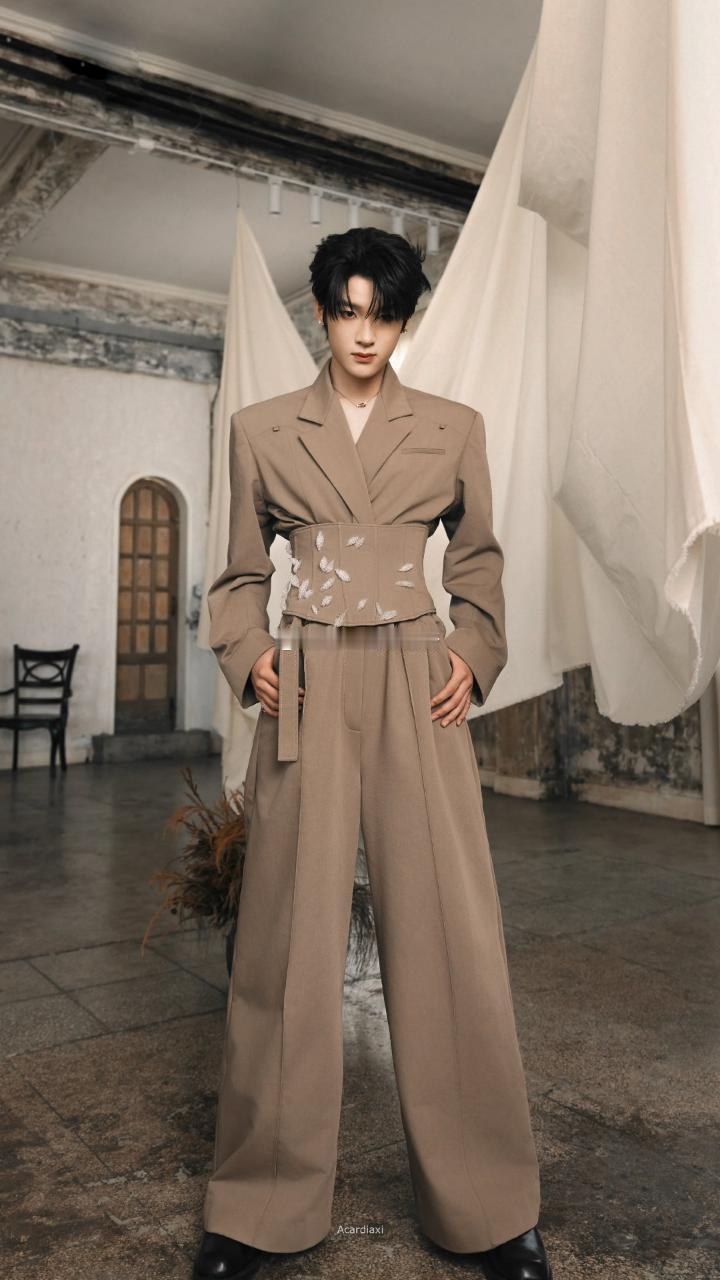 张峻豪上城士预热 张峻豪上城士TF三代solo艺人 张峻豪要拍《上城士》了 