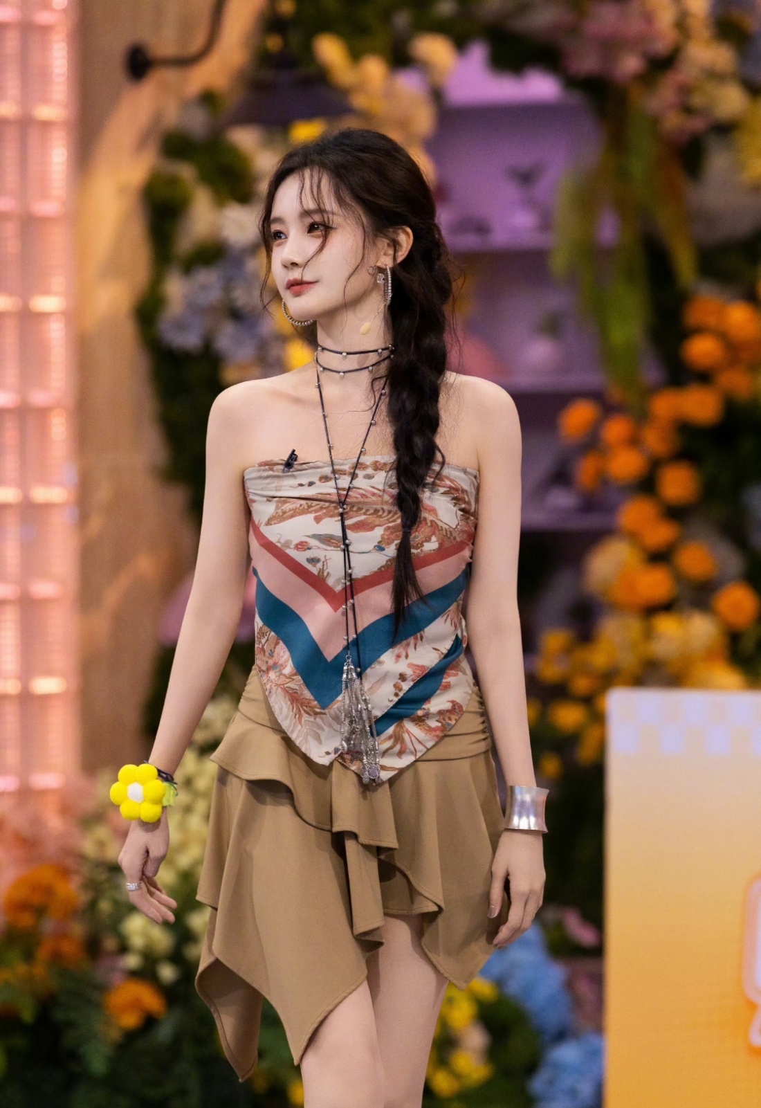 李一桐太美啦，果然拍摄基础，人就不基础[求关注]！！我有这么美的脸，我天天拍照！