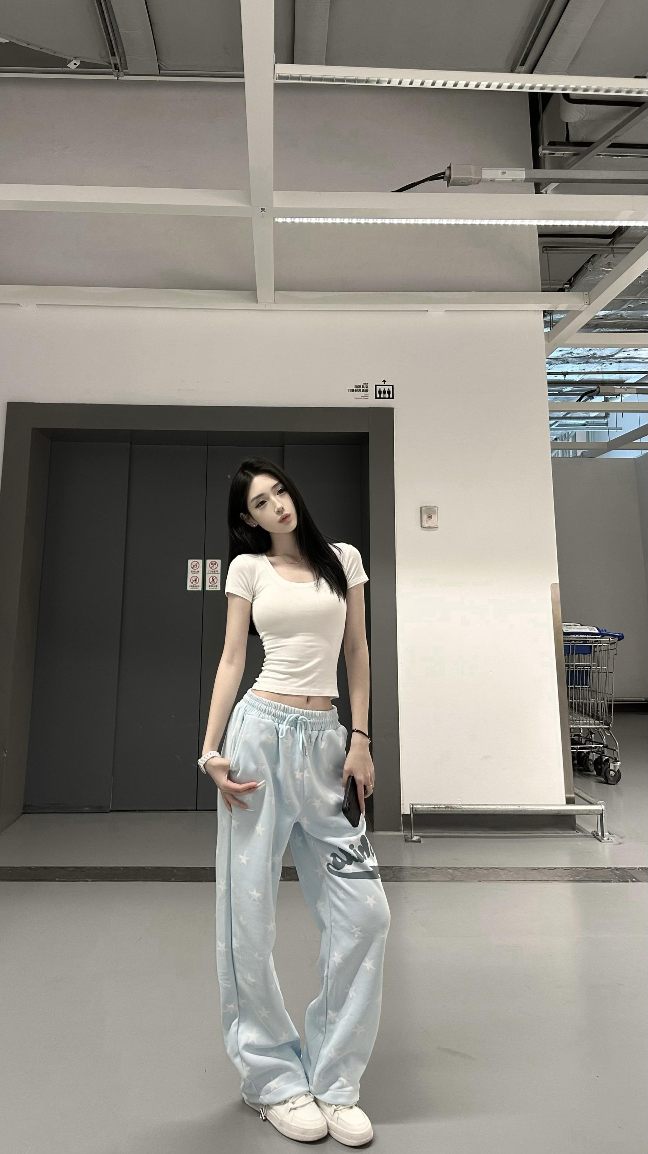 本来想蒙着被子哭的 结果太暖和 睡着了