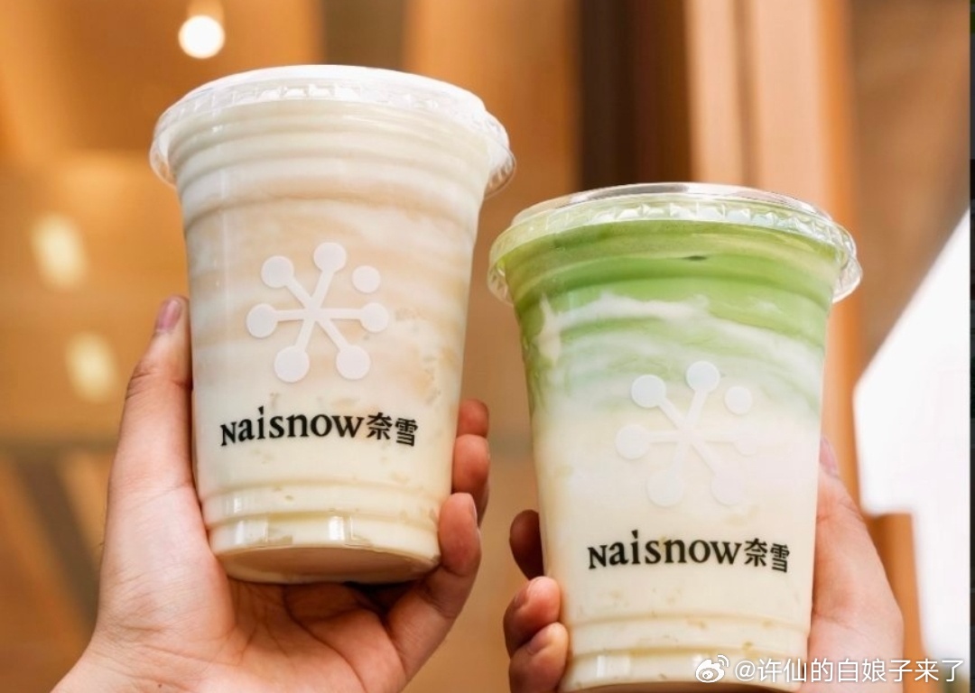 奈雪快闪纽约排长龙真的是太香了吧，奈雪在外面吃的这么好吗，我控制不住自己了也来一