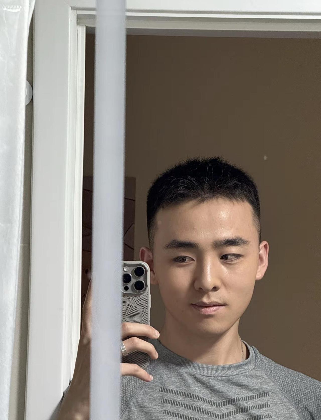 你是第一天知道吗？对镜拍top 短寸健身自拍