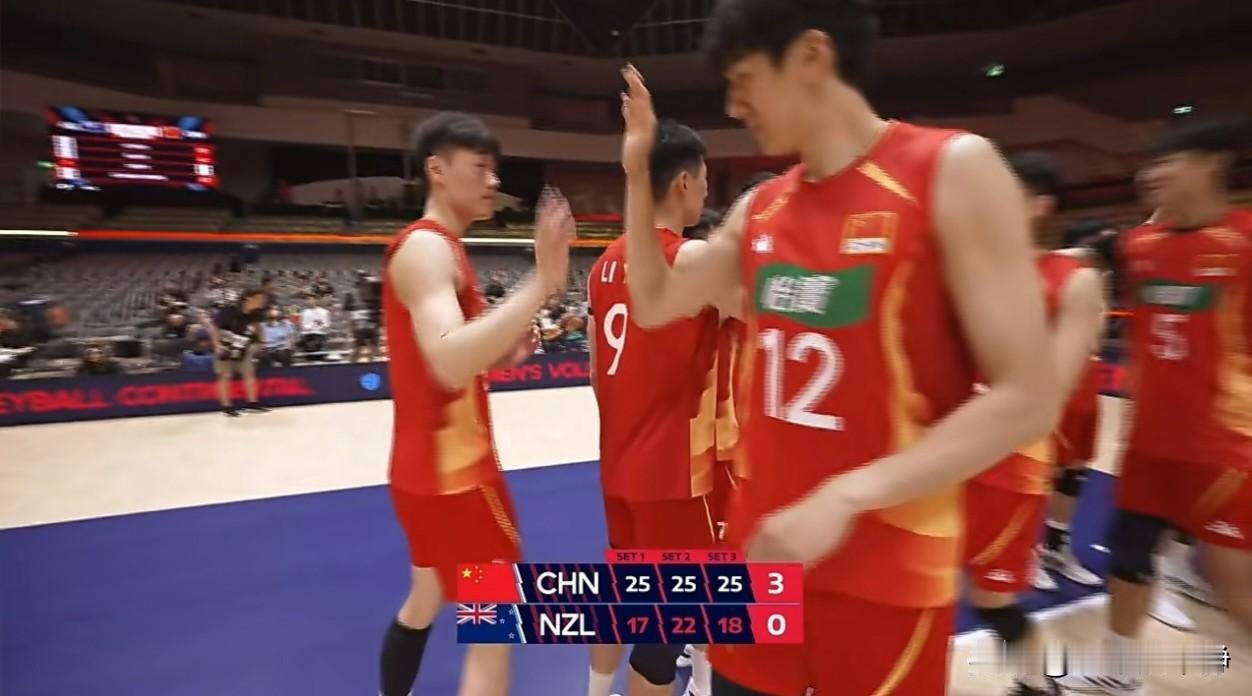 中国男排3-0新西兰，亚锦赛两连胜!
男排亚锦赛小组赛，中国男排3-0战胜新西兰