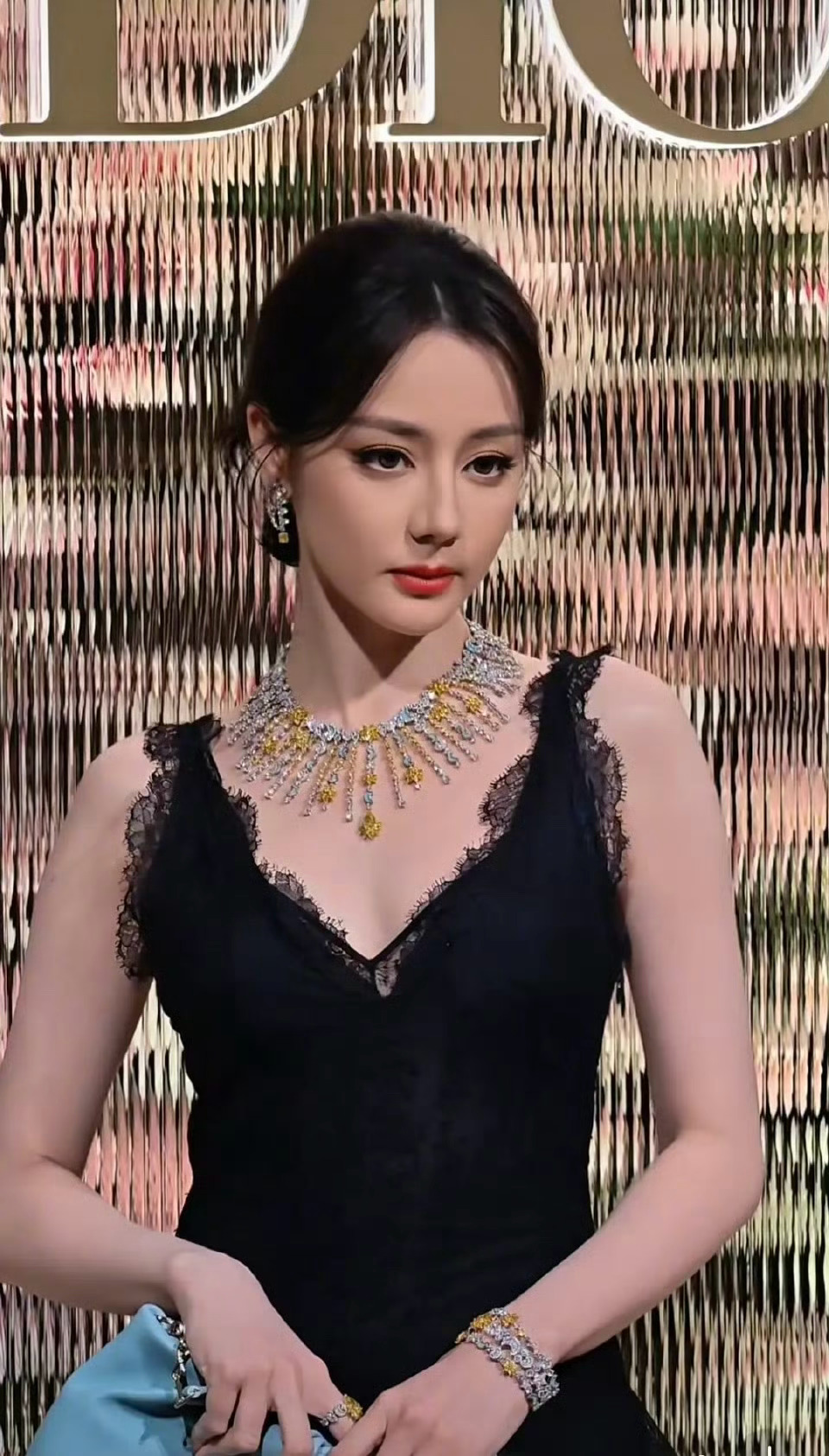 忍不住叫妈咪。。。迪丽热巴迪奥苏州活动