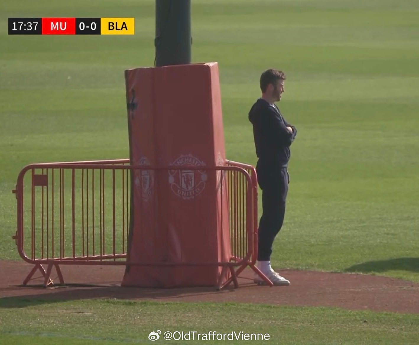 卡里克继续在现场看青训比赛U18，就刚才凯爷进球的一线队接下来20天？的休赛期和