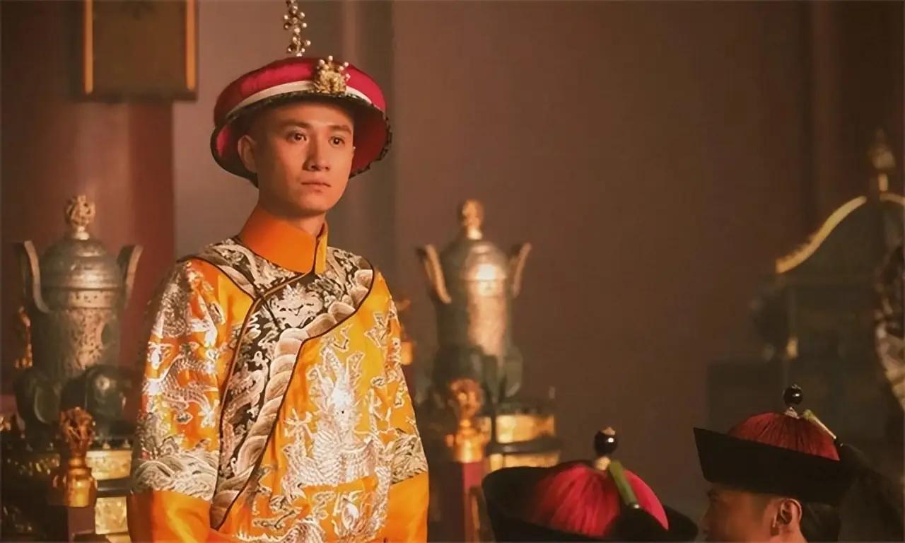 康熙驾崩前特意留下遗旨：有子嗣的年老太妃，可以出宫跟着儿子回王府养老。

在康熙