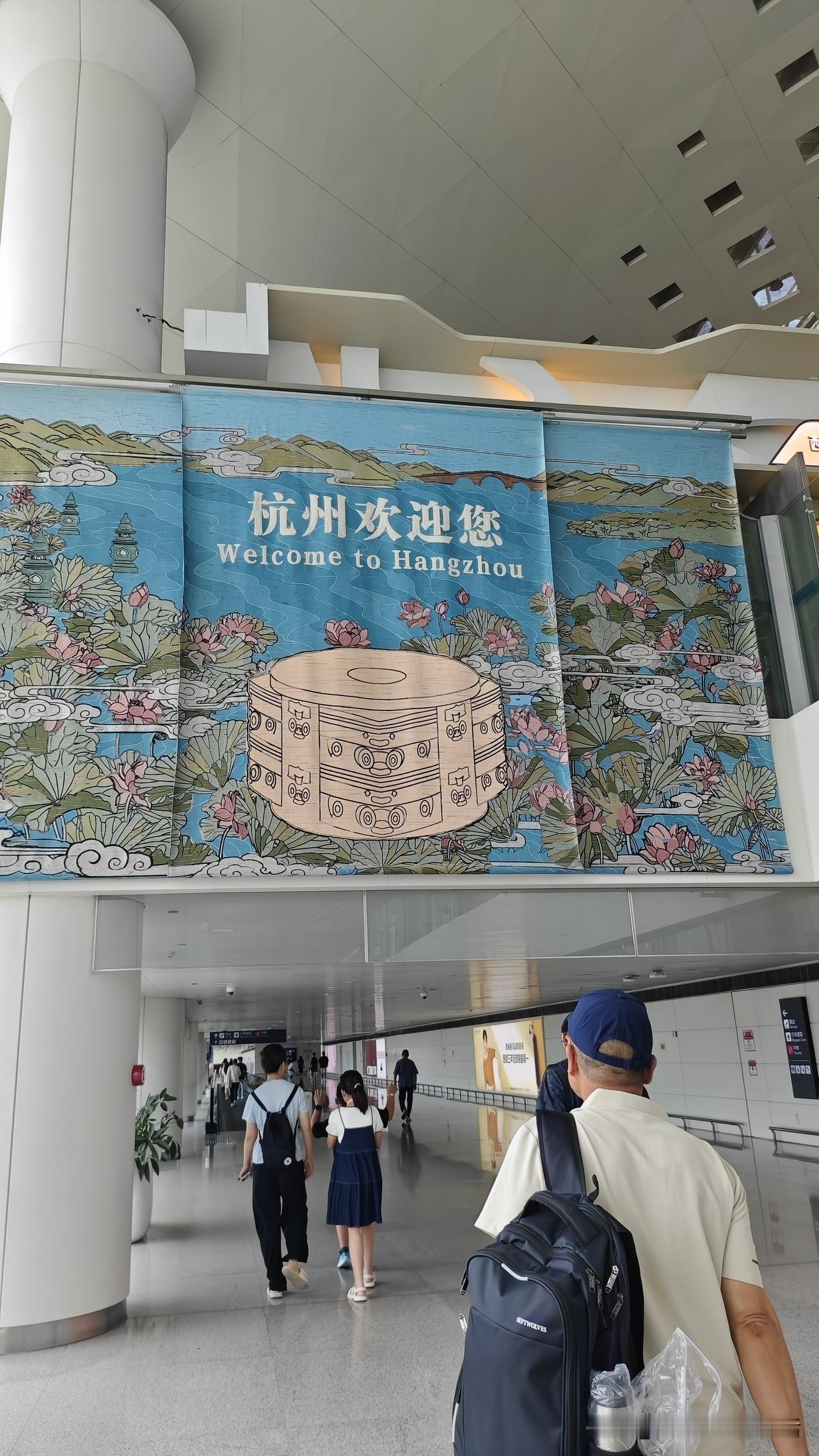 来到杭州坐地铁，发现这里60岁半票，70岁以上才免费，和青岛60岁以上免票不一样